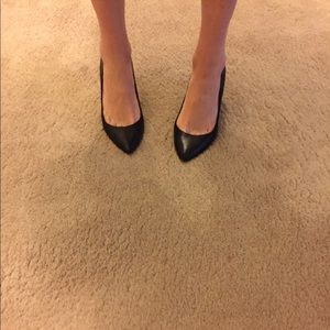 Black pumps